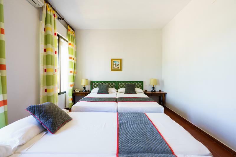 Oyo Cumbres Hotel 2*