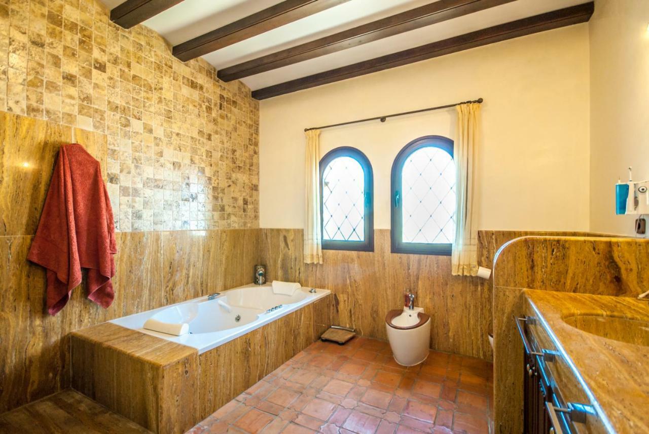 Villa Cubo's Azabaches *