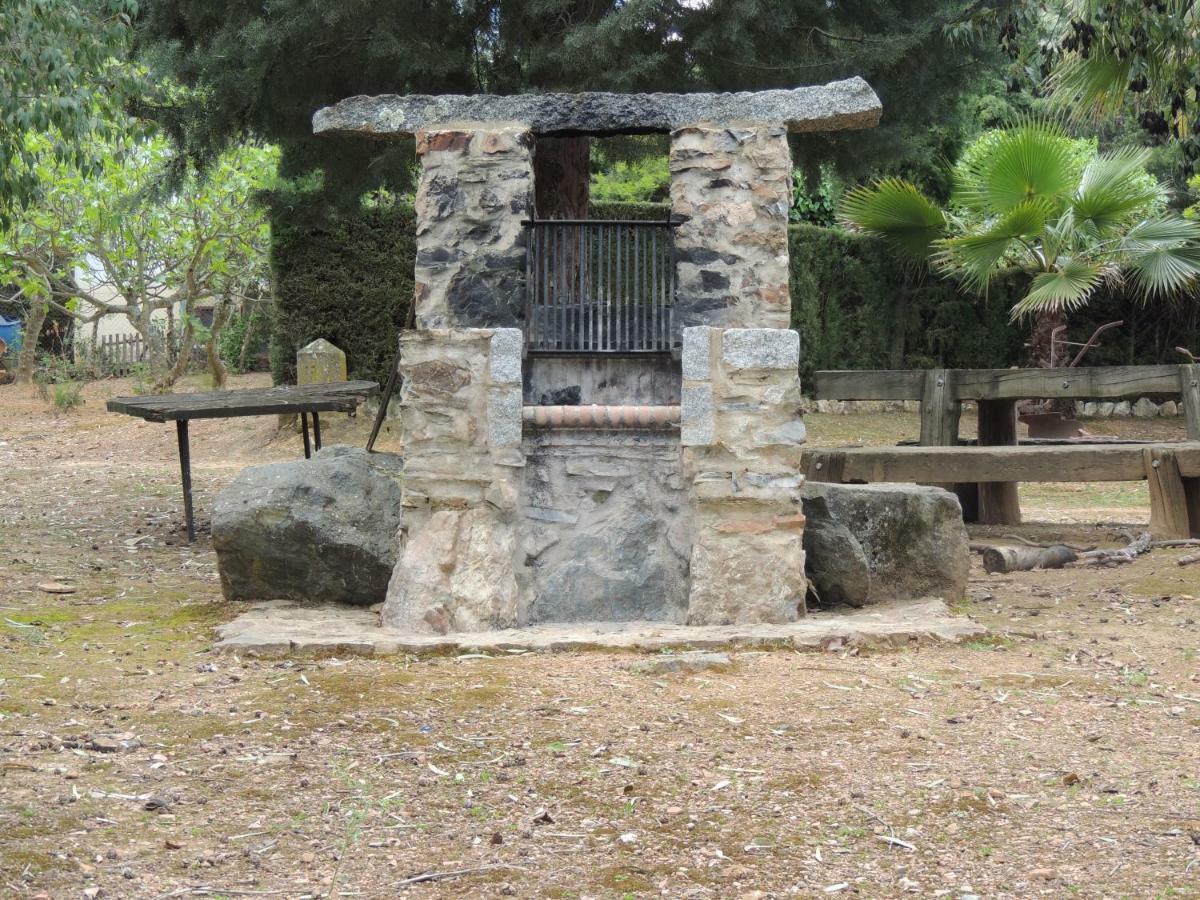 Casas Del Madroño *