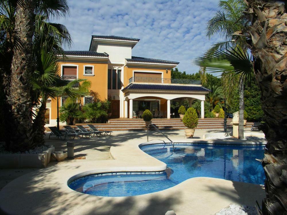 Santa Maria Villa
