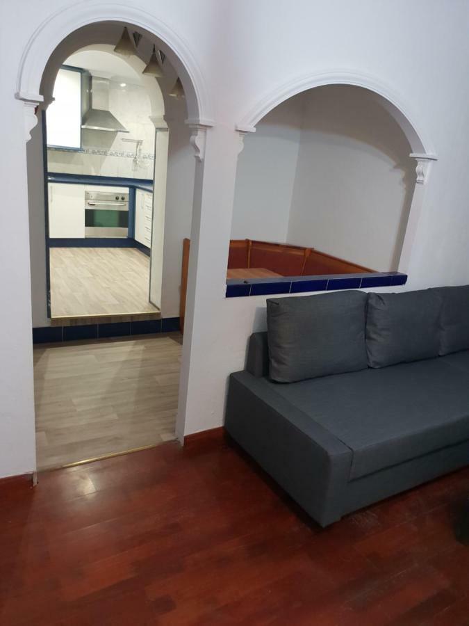 Atico En Triana Con Terraza 36m2 Y Jacuzzi * Seville
