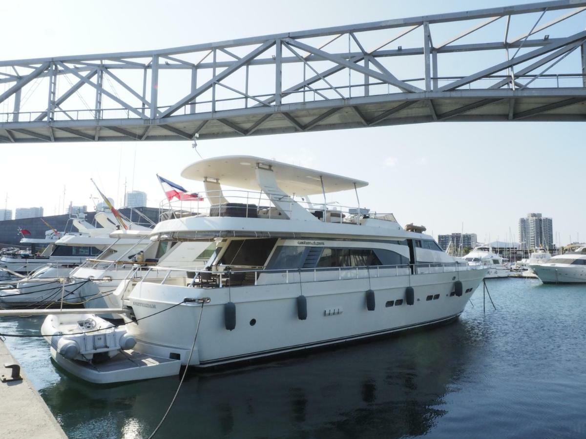 Botel Helios *