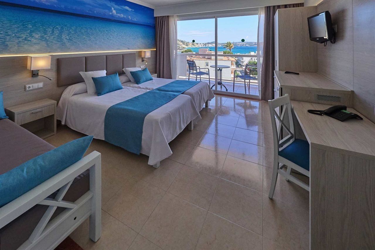 Y Paguera Aparthotel 4*
