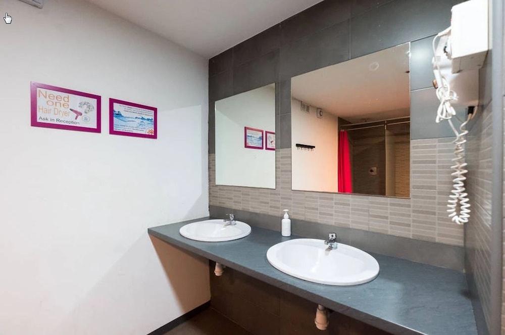 Hostel Arc House