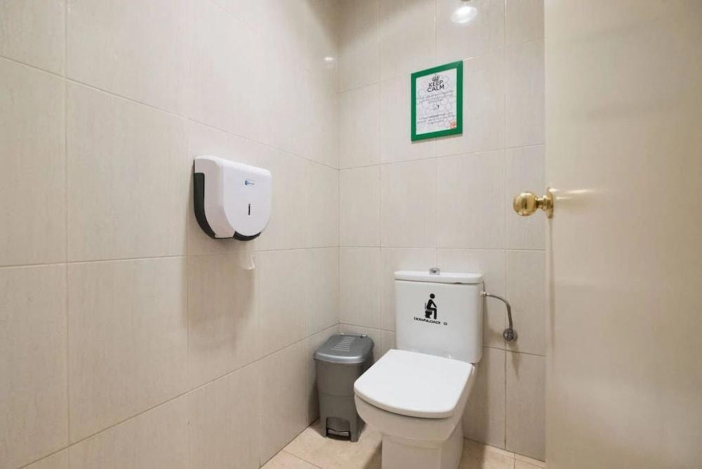 Hostel Arc House *
