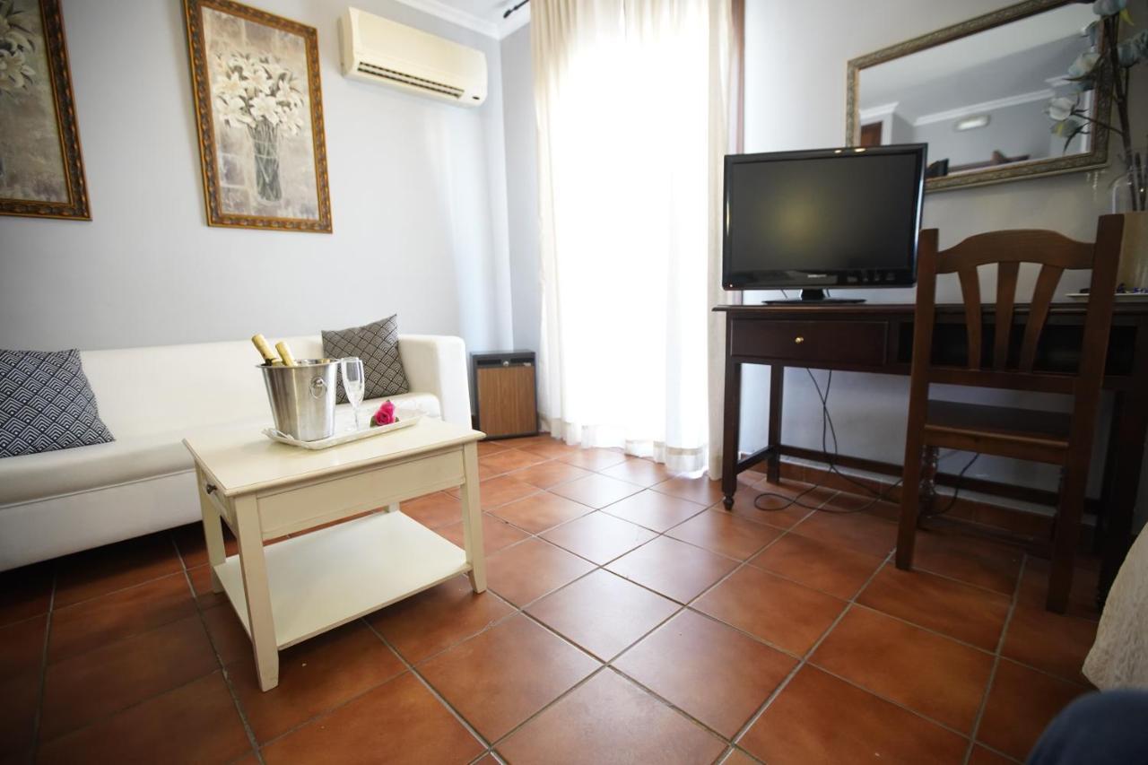 María Hotel *