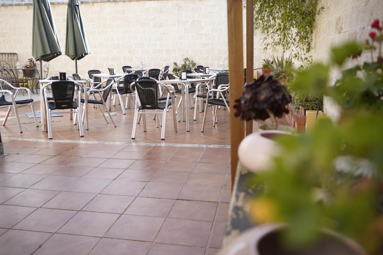 María Hotel *
