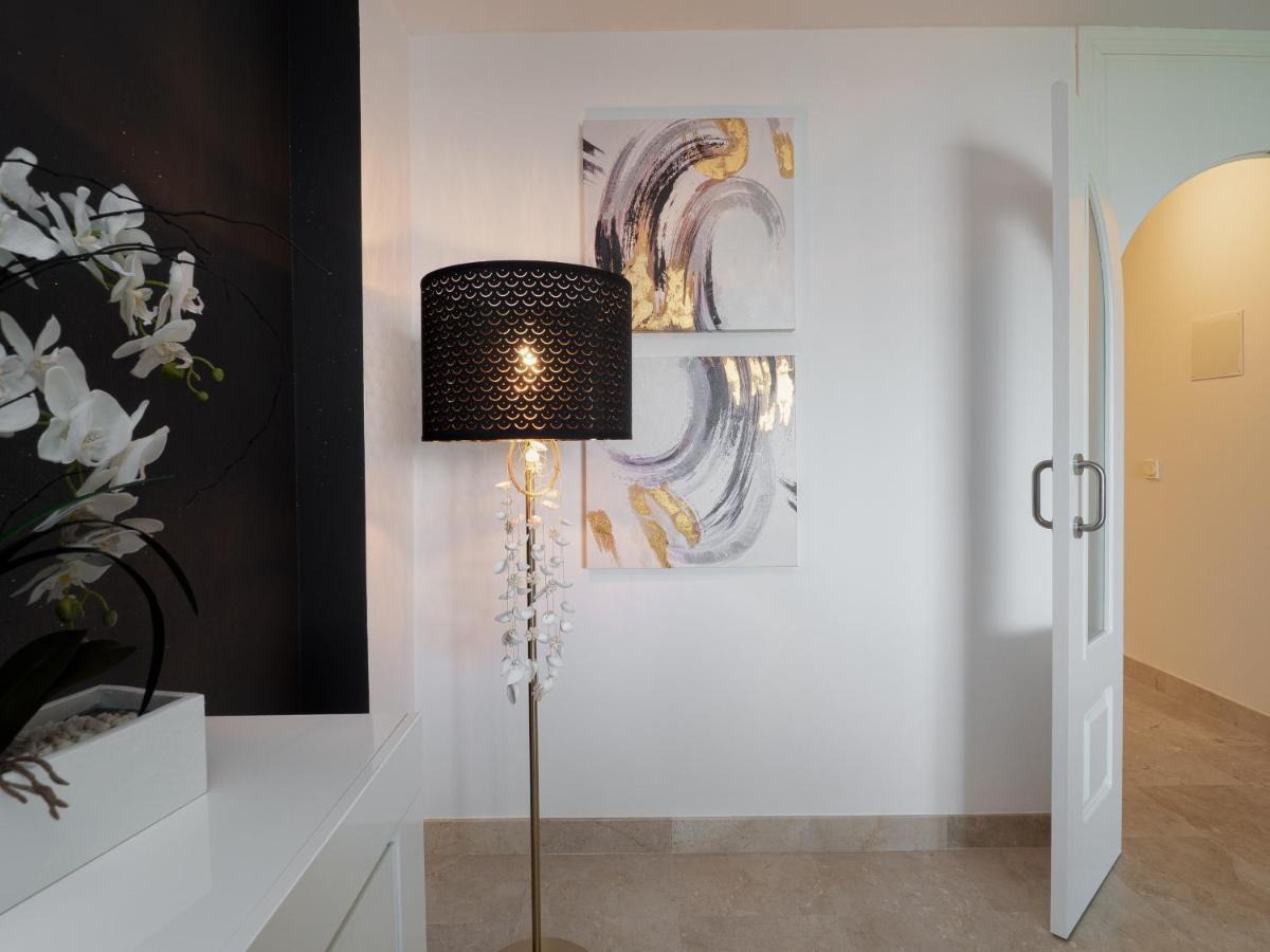 2305 - Luxury With Sea View And Pools Villa San Roque (Andalucia)